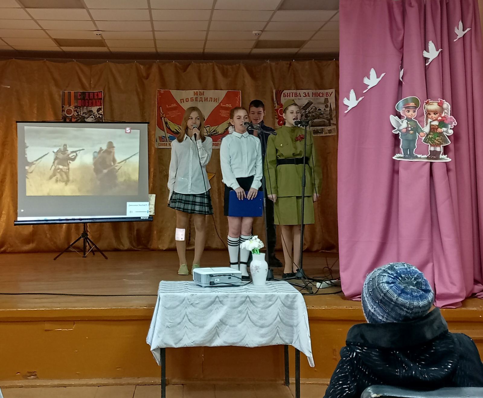 Клочковский ДК приветливо распахнул свои двери, почетным гостям, Детям войны, жителям, детям деревни Клочково

